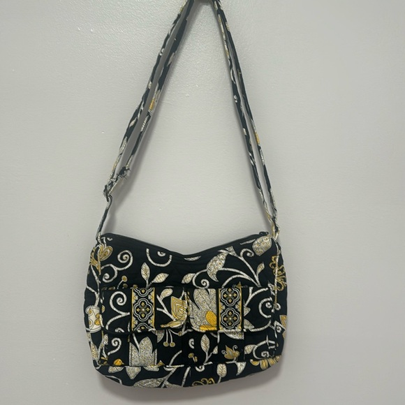 Vera Bradley Handbags - LAST CHANCE!! Vera Bradley like new handbag purse in excellent condition.